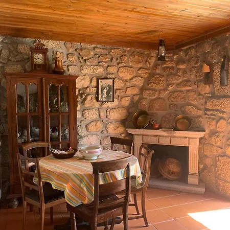 Casa Da Laura - Um Refugio Na Serra Da Estrela Nyaraló Alvoco da Serra